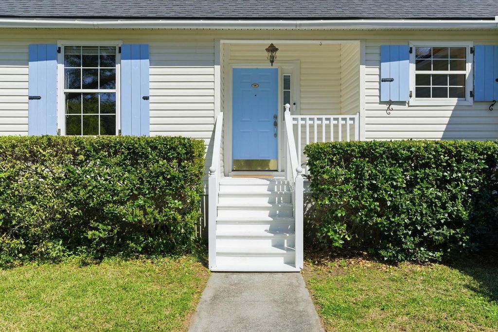 Photo of 1110 Oceanview Road, Charleston, SC 29412 (MLS # 26008157)