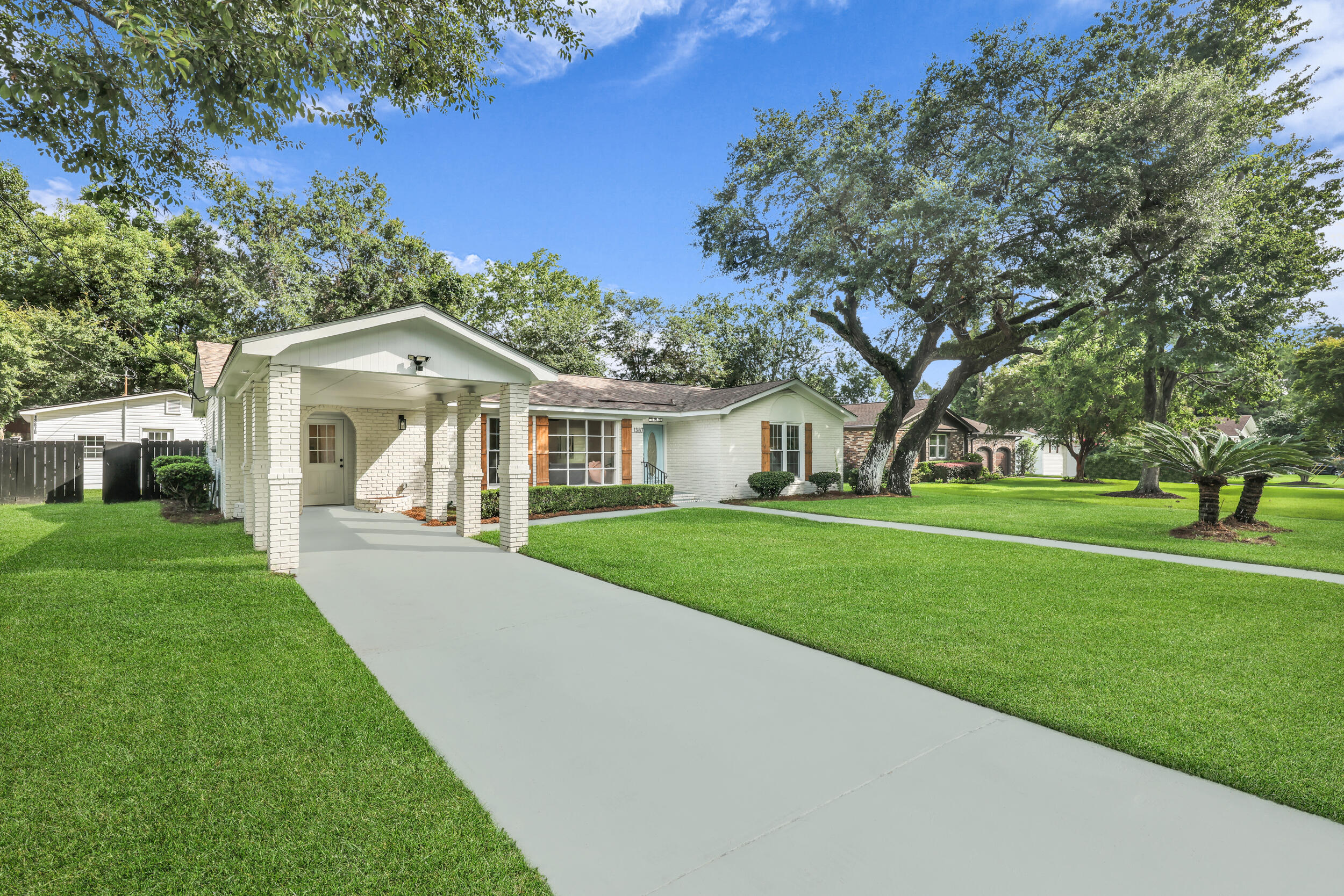 1387 W Lenevar Drive