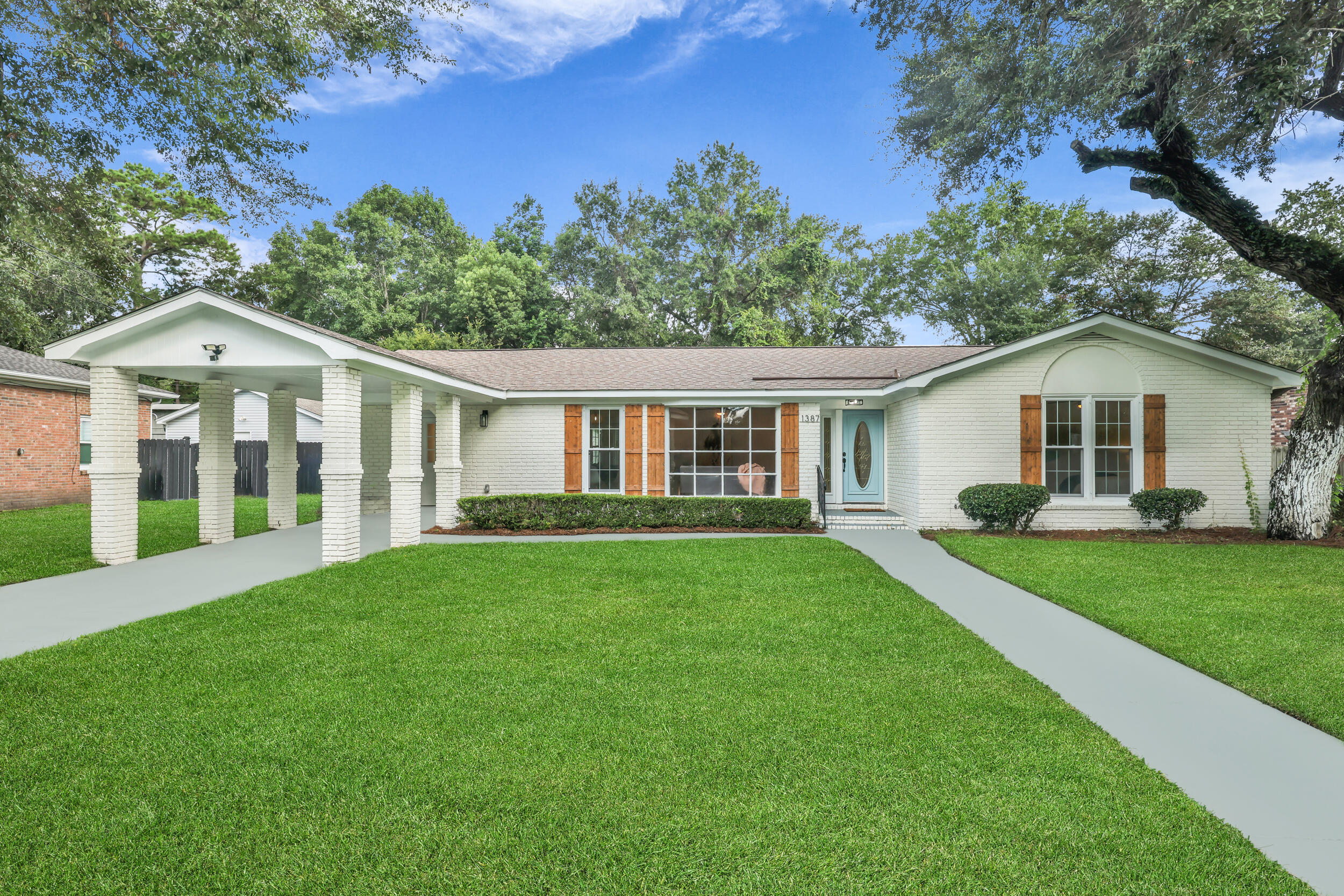1387 W Lenevar Drive