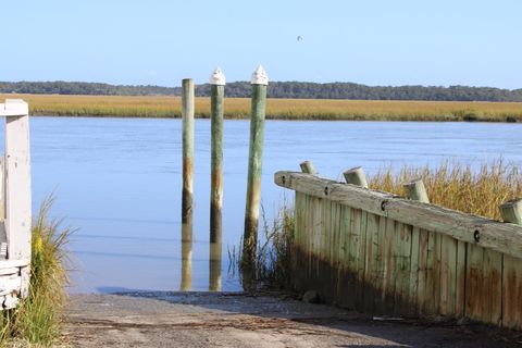 A home in Edisto Beach