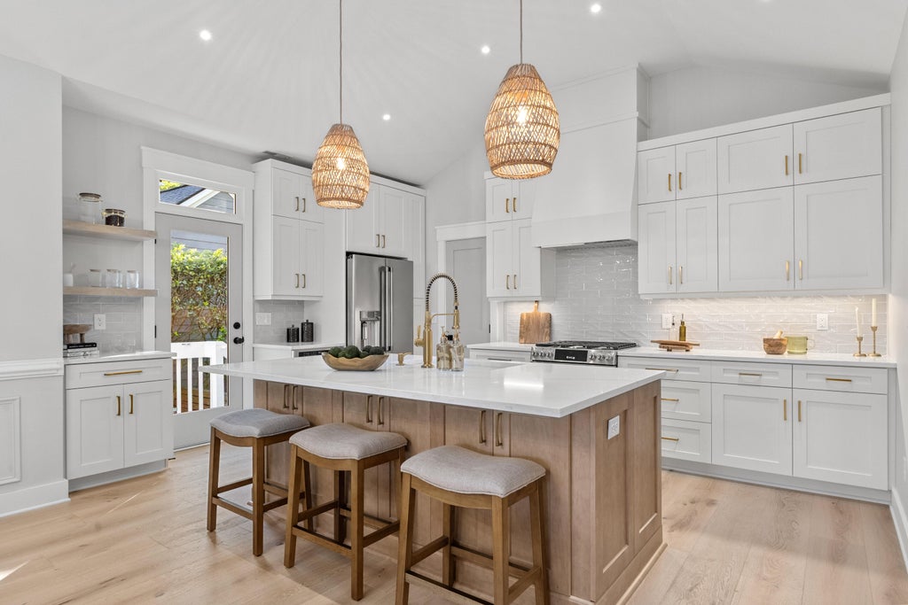 Photo of 1063 Barfield Street, Charleston, SC 29492 (MLS # 26016783)