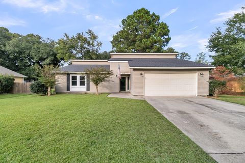 Photo of 235 Jasmine Drive, Summerville, SC 29483 (MLS # 25027453)