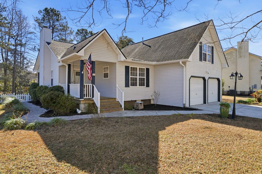 Photo of 230 Lipman Street, Summerville, SC 29483 (MLS # 26004185)