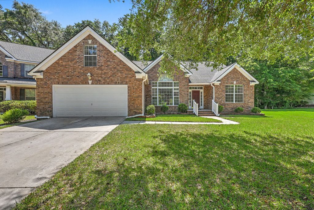 Photo of 5112 Tinston Court, Summerville, SC 29485 (MLS # 26013986)