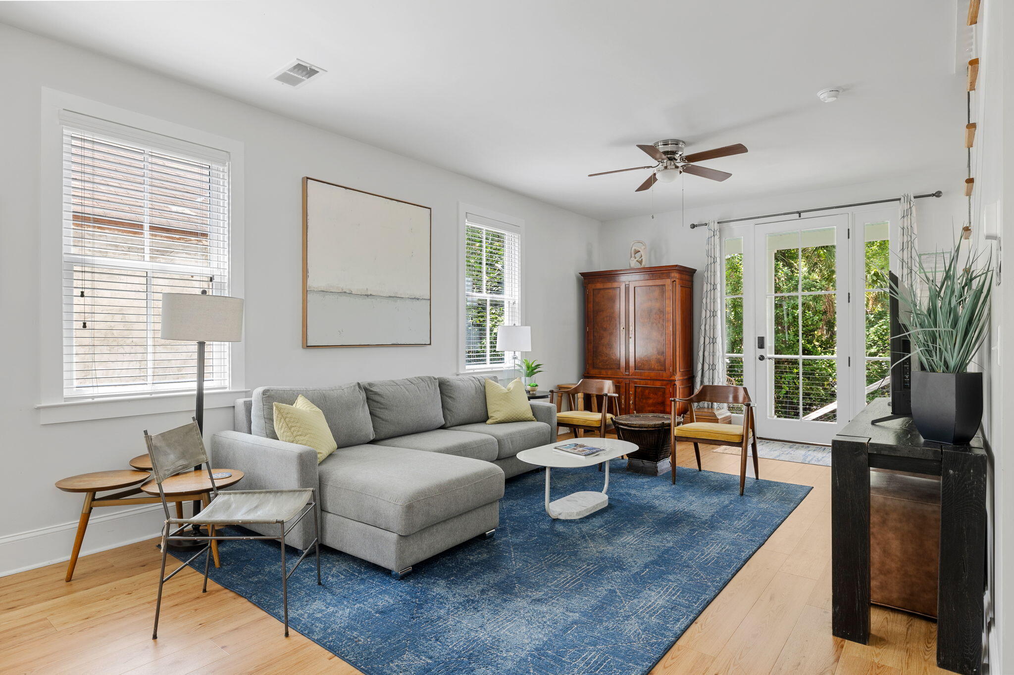 162 Spring Street E