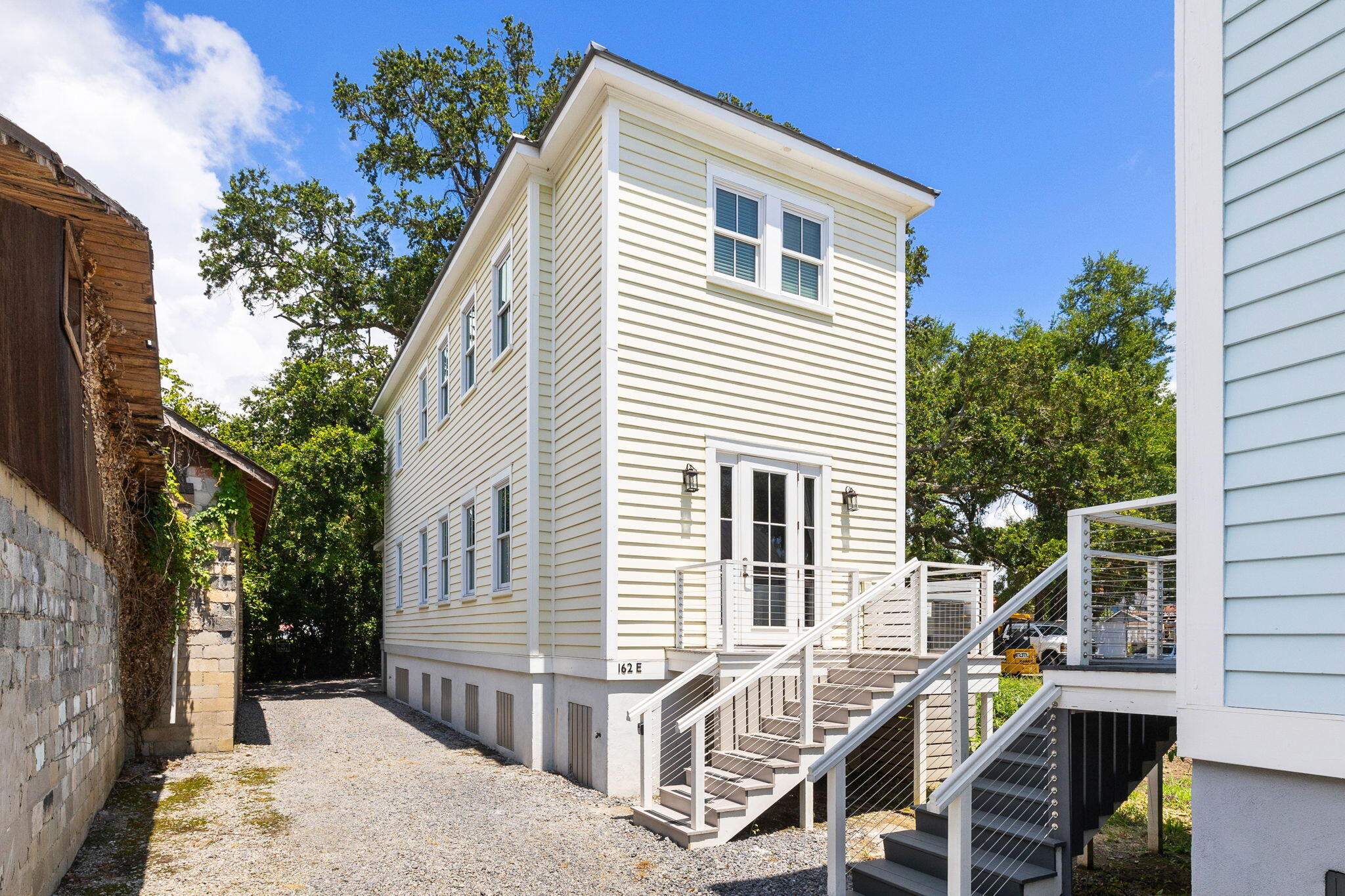 162 Spring Street E