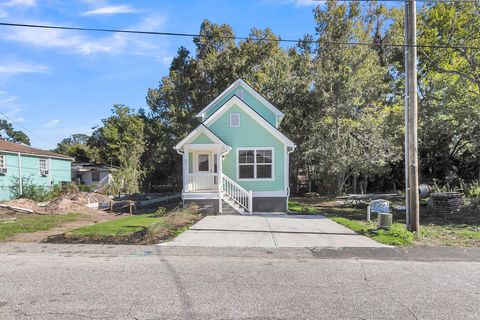 A home in North Charleston