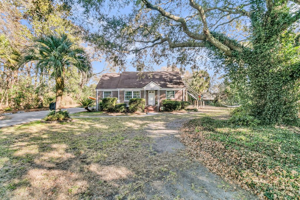 Photo of 1644 Pinckney Park Drive, Charleston, SC 29407 (MLS # 26002940)