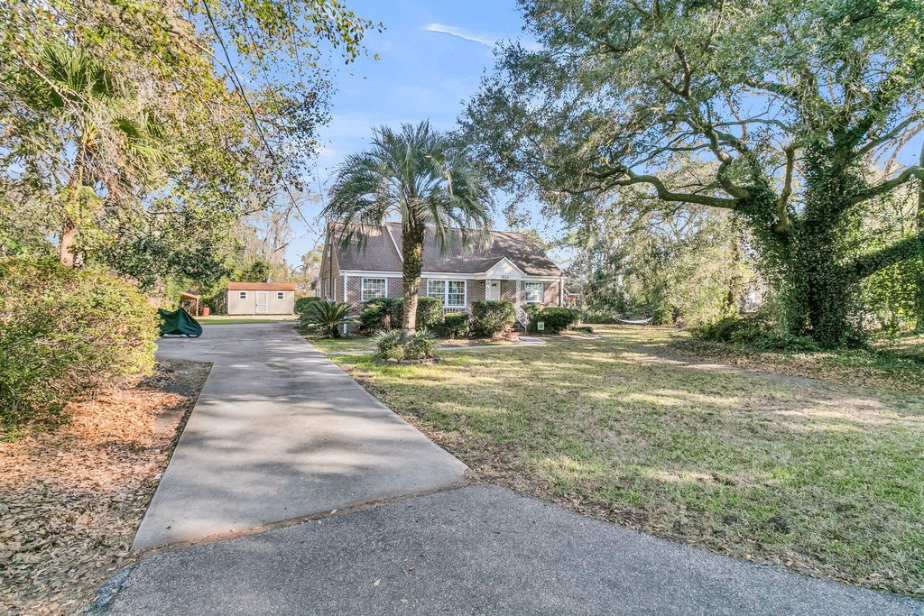 Photo of 1644 Pinckney Park Drive, Charleston, SC 29407 (MLS # 26002940)