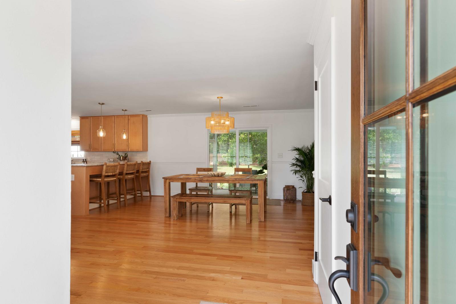 832 Robert E Lee Boulevard