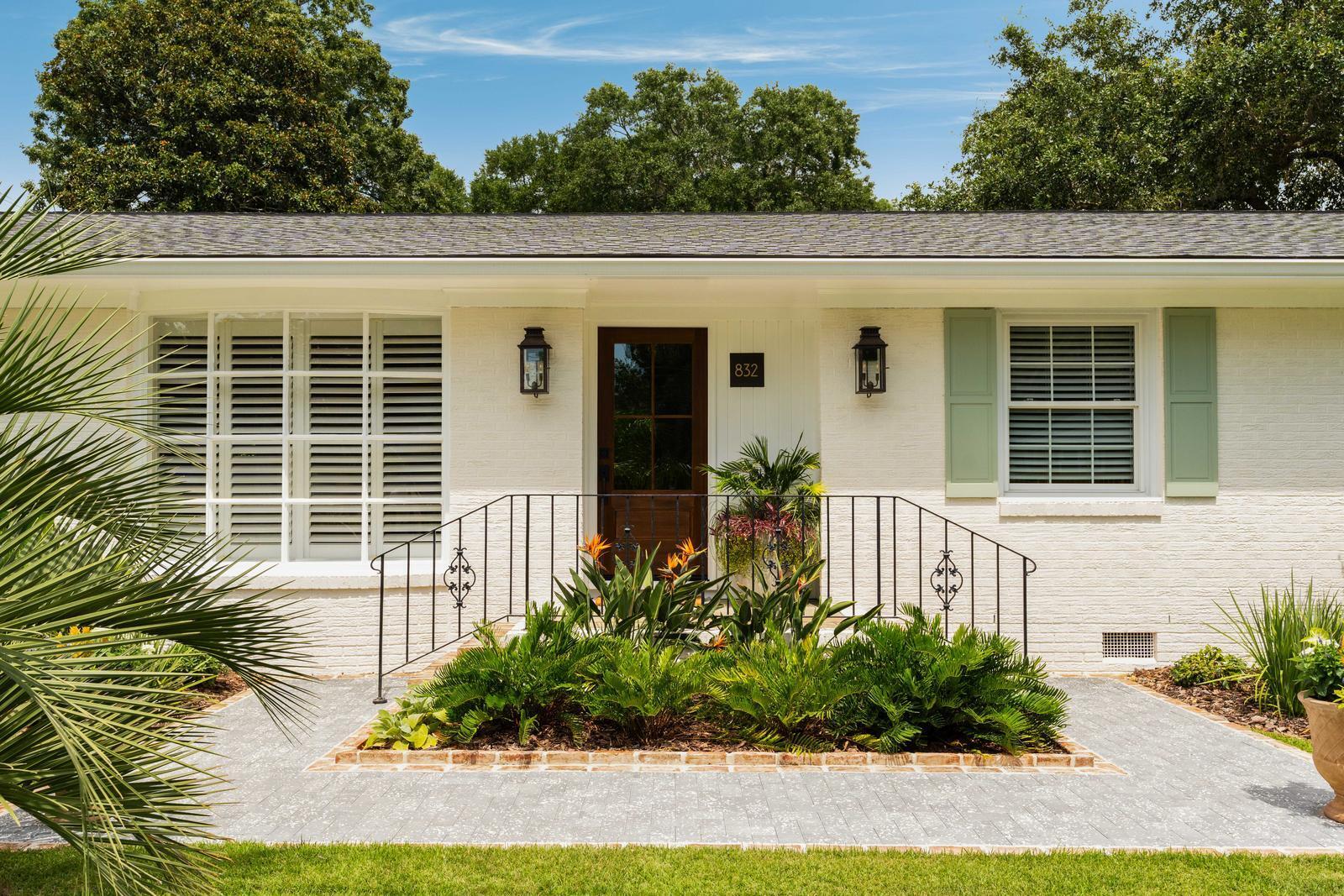 832 Robert E Lee Boulevard