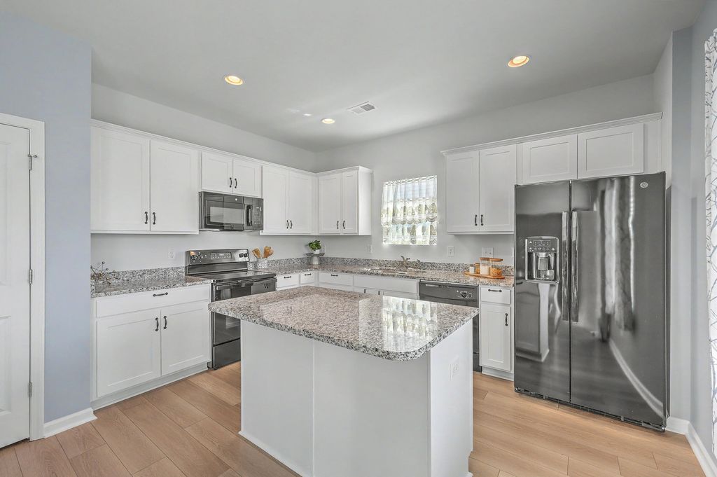 Photo of 226 Clydesdale Circle, Summerville, SC 29486 (MLS # 26010250)