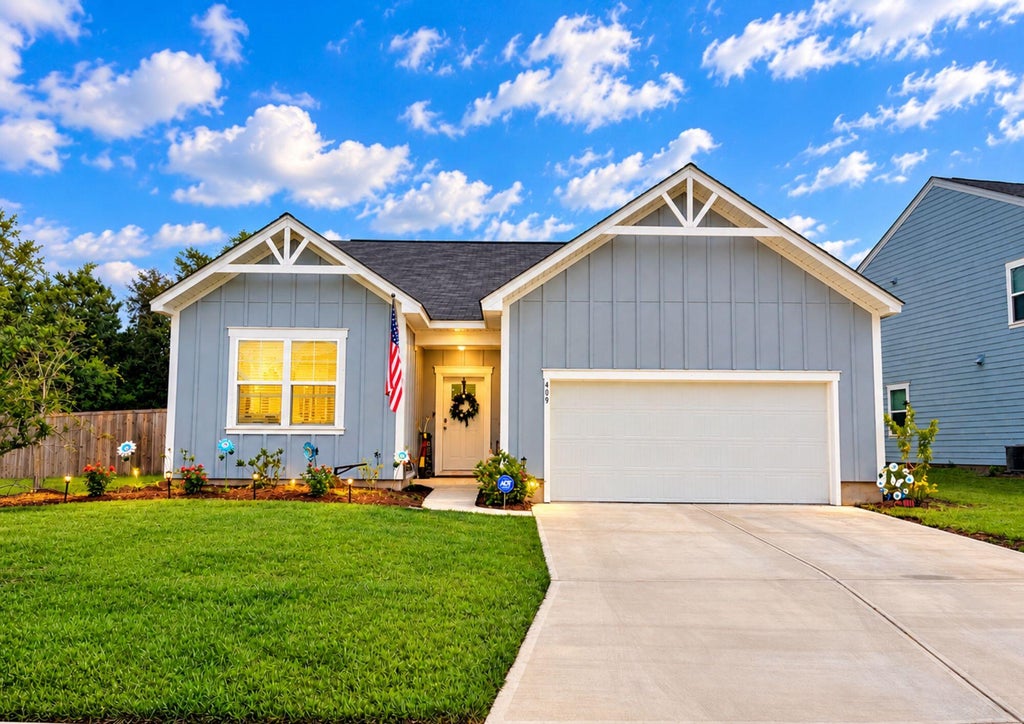 Photo of 409 Peachwood Lane, Moncks Corner, SC 29461 (MLS # 26028011)