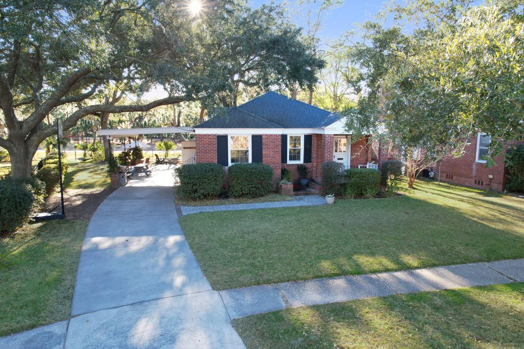 Photo of 48 Colleton Drive, Charleston, SC 29407 (MLS # 26003209)