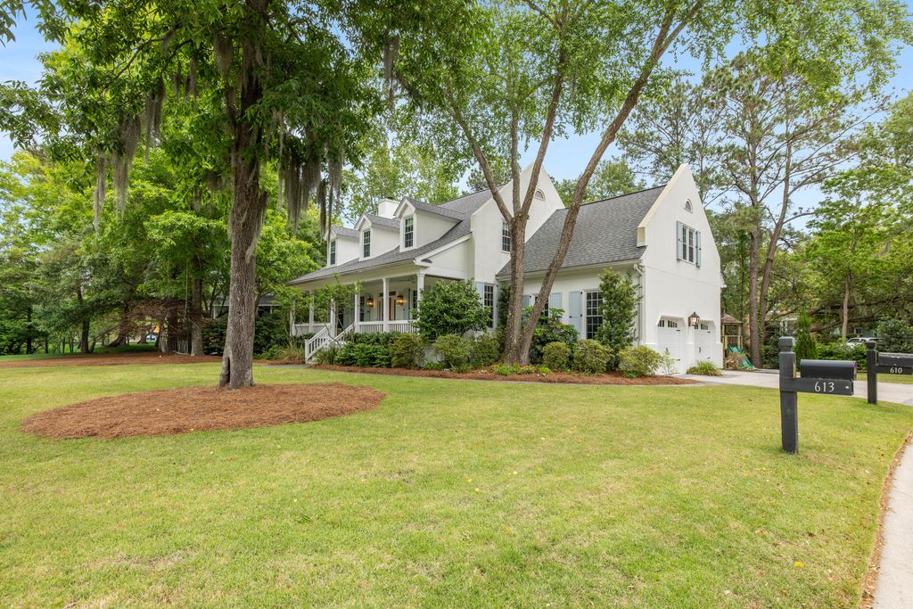 Photo of 610 Hobcaw Bluff Drive, Mount Pleasant, SC 29464 (MLS # 26013399)