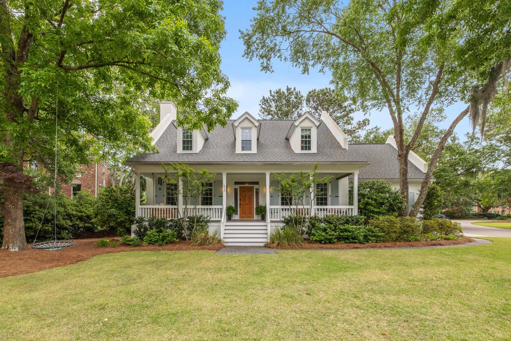 Photo of 610 Hobcaw Bluff Drive, Mount Pleasant, SC 29464 (MLS # 26013399)