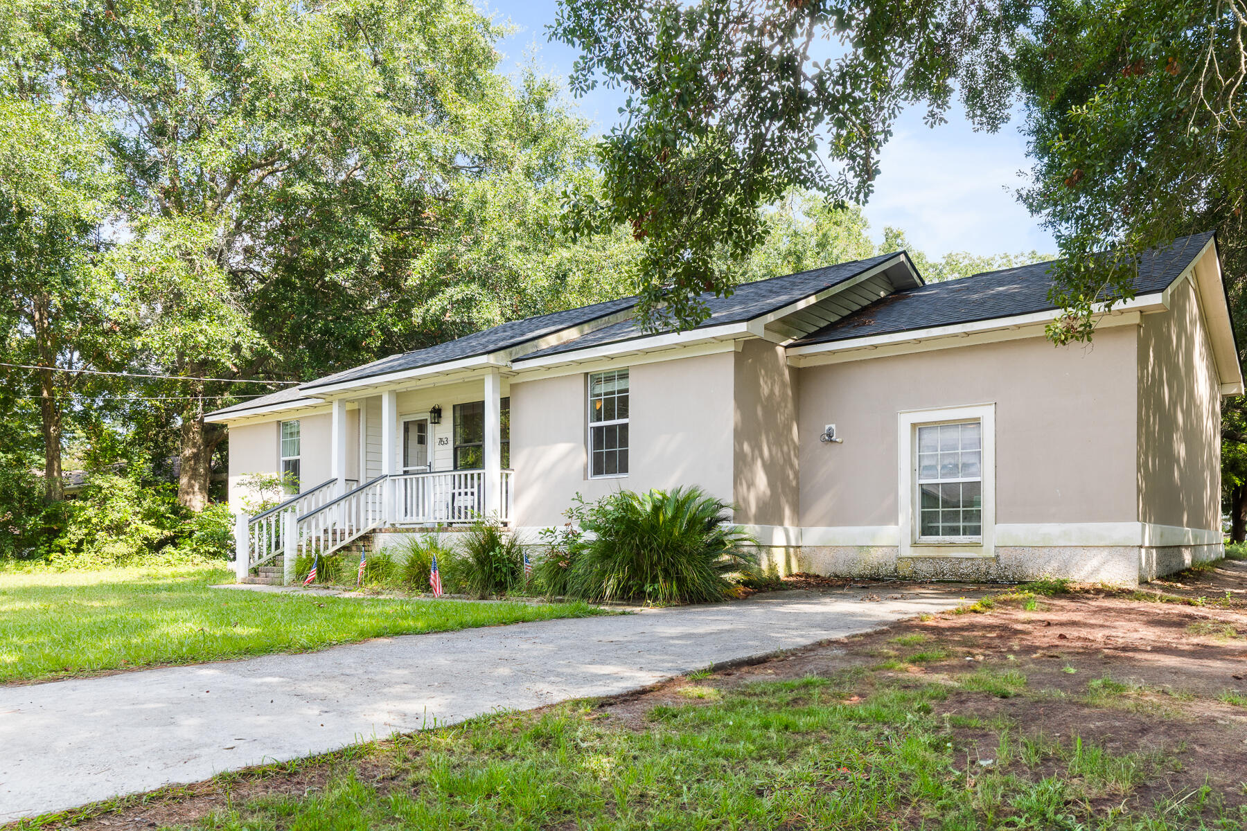 763 Creekside Drive
