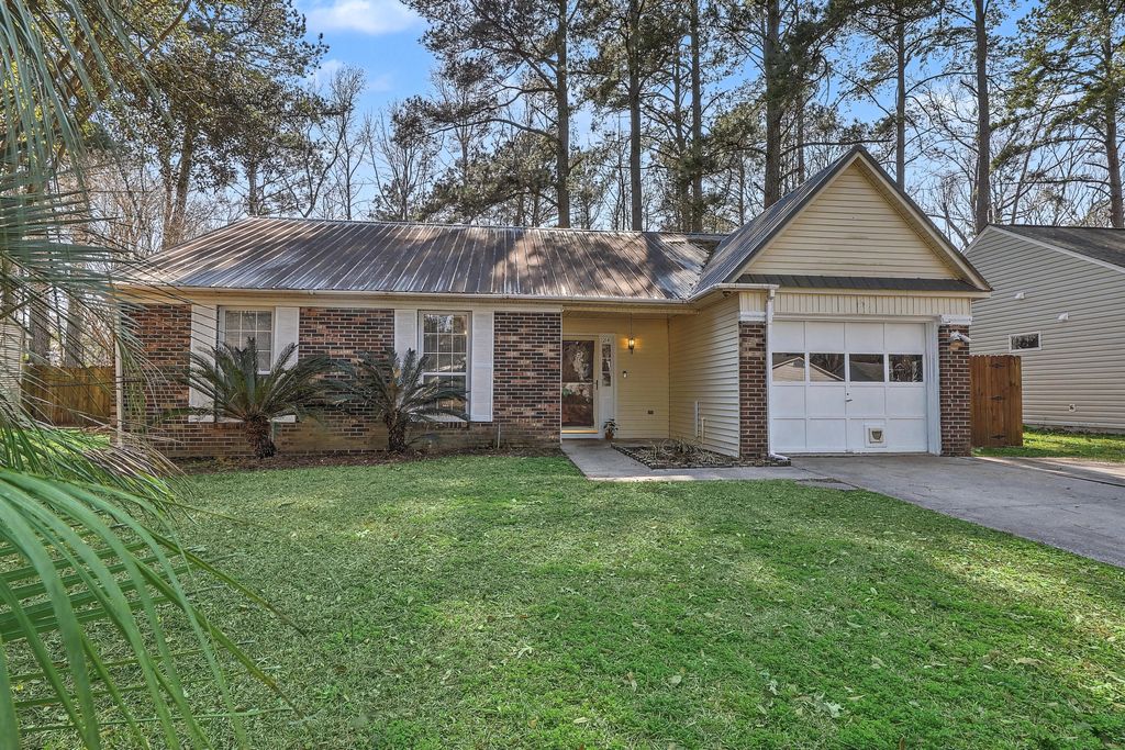 Photo of 216 Regent Street, Summerville, SC 29483 (MLS # 26005883)