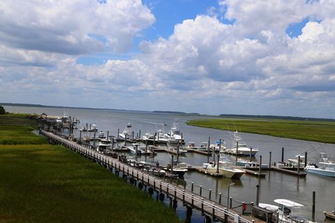 A home in Edisto Beach