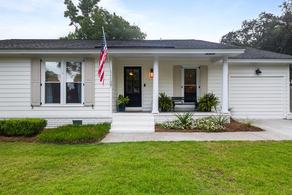 Photo of 1107 Port Harbor Court, Mount Pleasant, SC 29464 (MLS # 25027902)