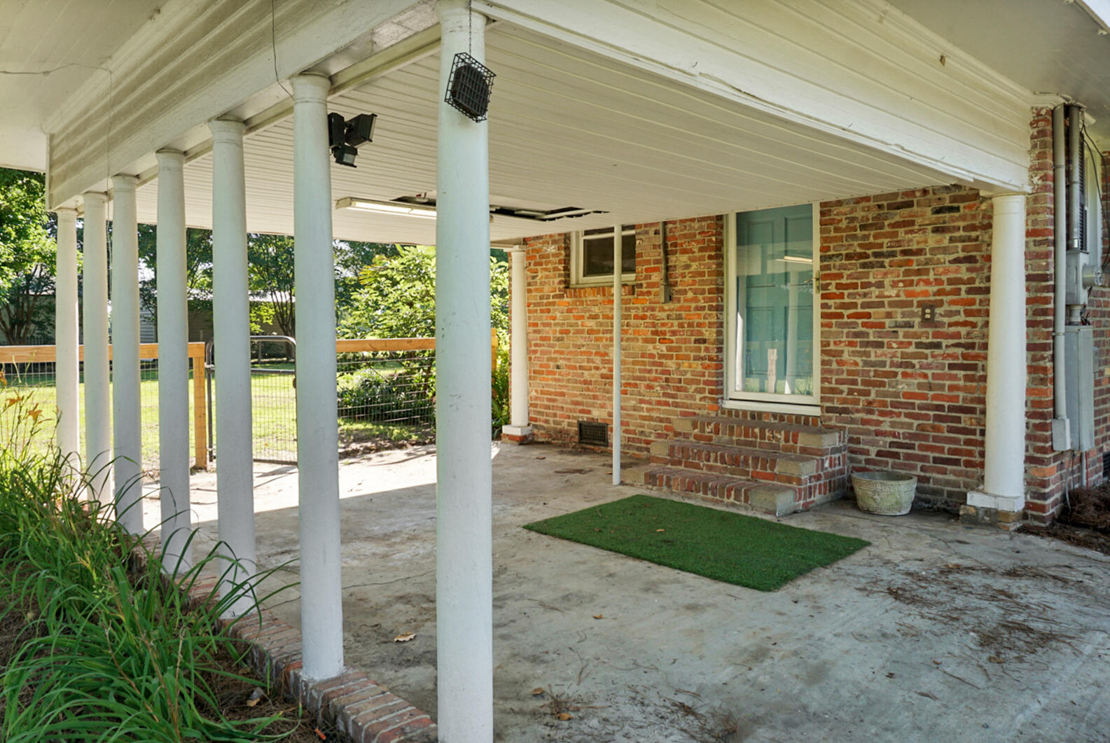 952 W Main Street