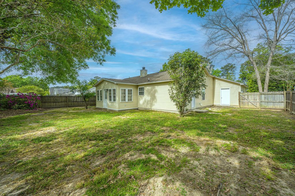 Photo of 129 Mohican Circle, Summerville, SC 29483 (MLS # 26009649)