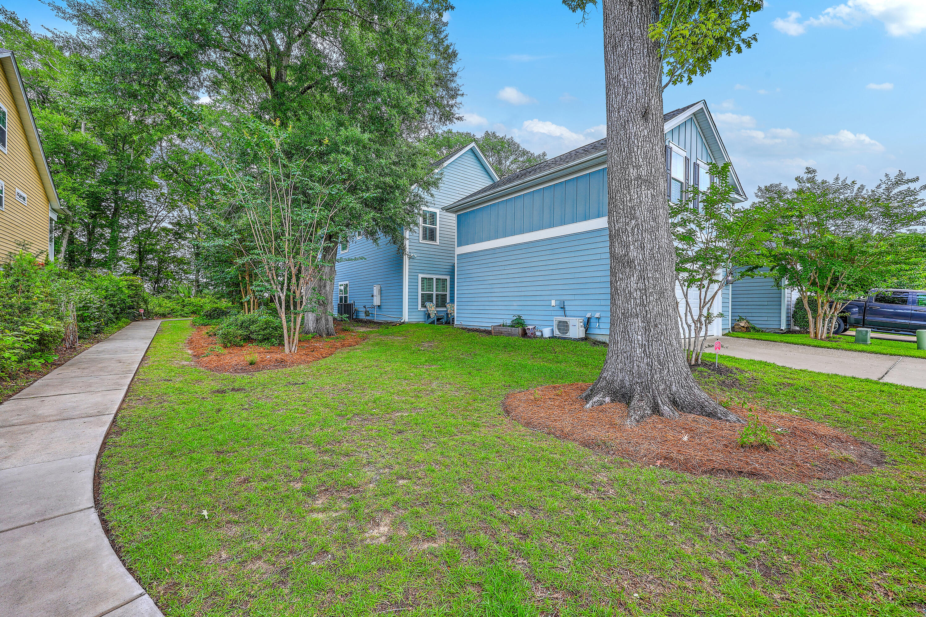 3152 Riverine View