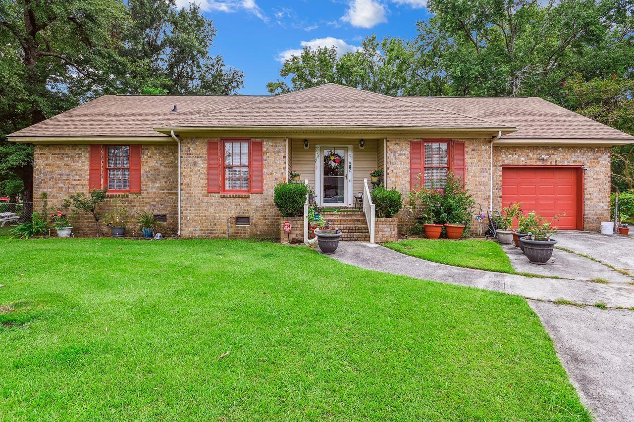 902 Knee Pines Court