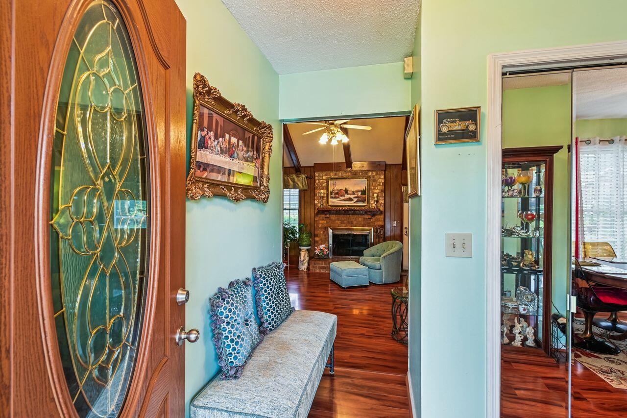 902 Knee Pines Court