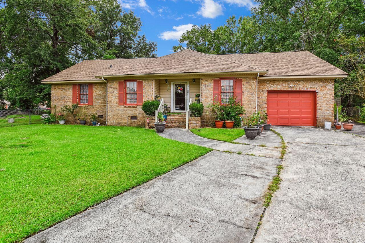 902 Knee Pines Court