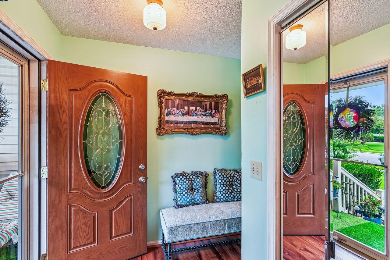 902 Knee Pines Court
