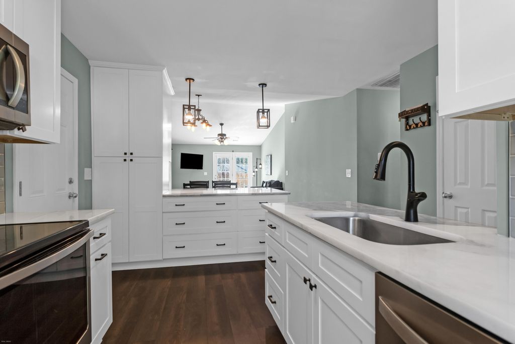 Photo of 329 Reagan Drive, Summerville, SC 29486 (MLS # 26013665)