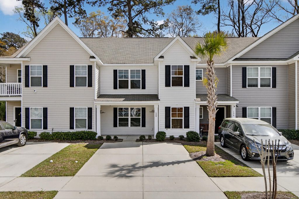 Photo of 198 Spencer Circle, Summerville, SC 29485 (MLS # 26007298)