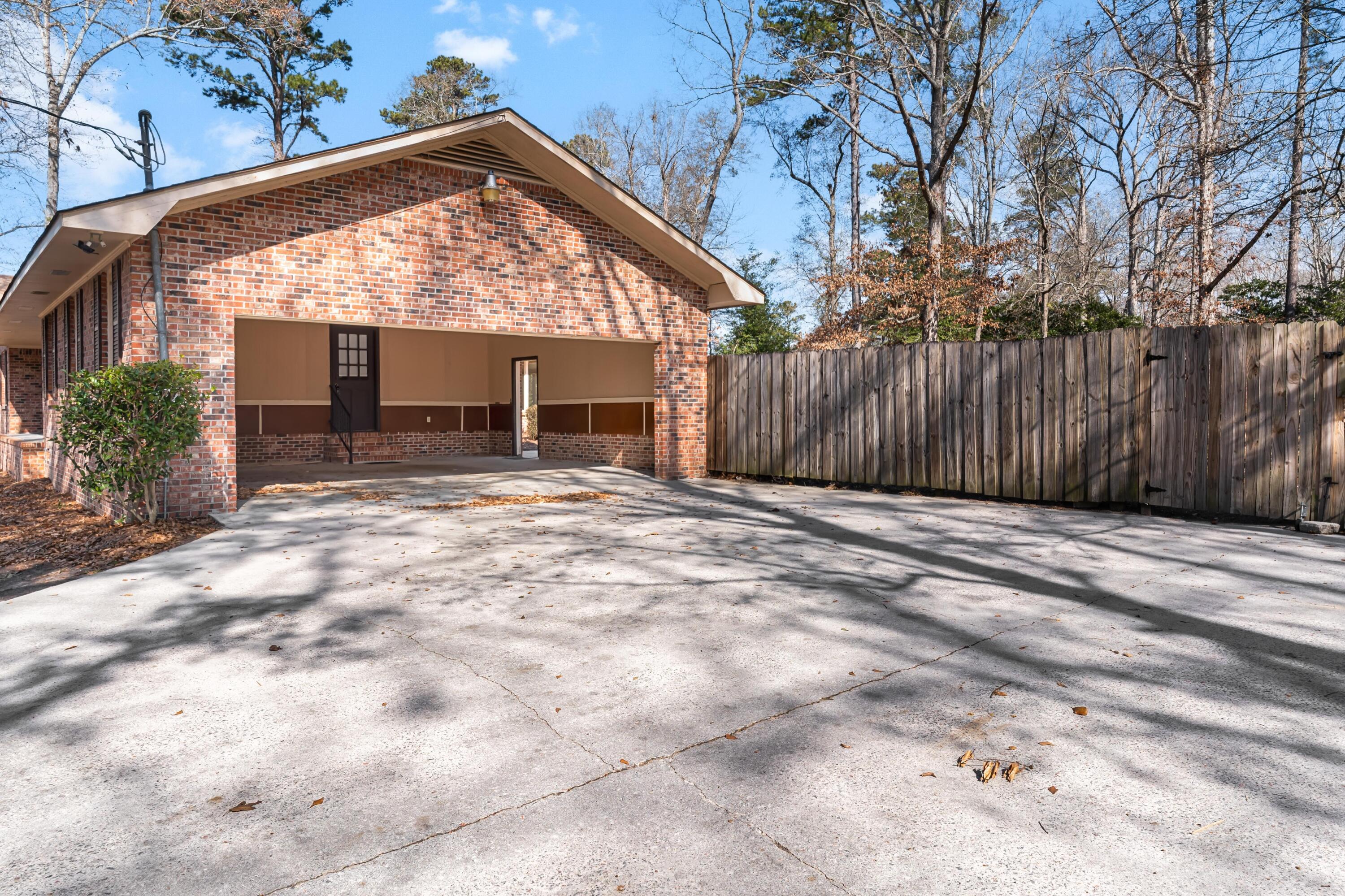 2060 Longwood Drive