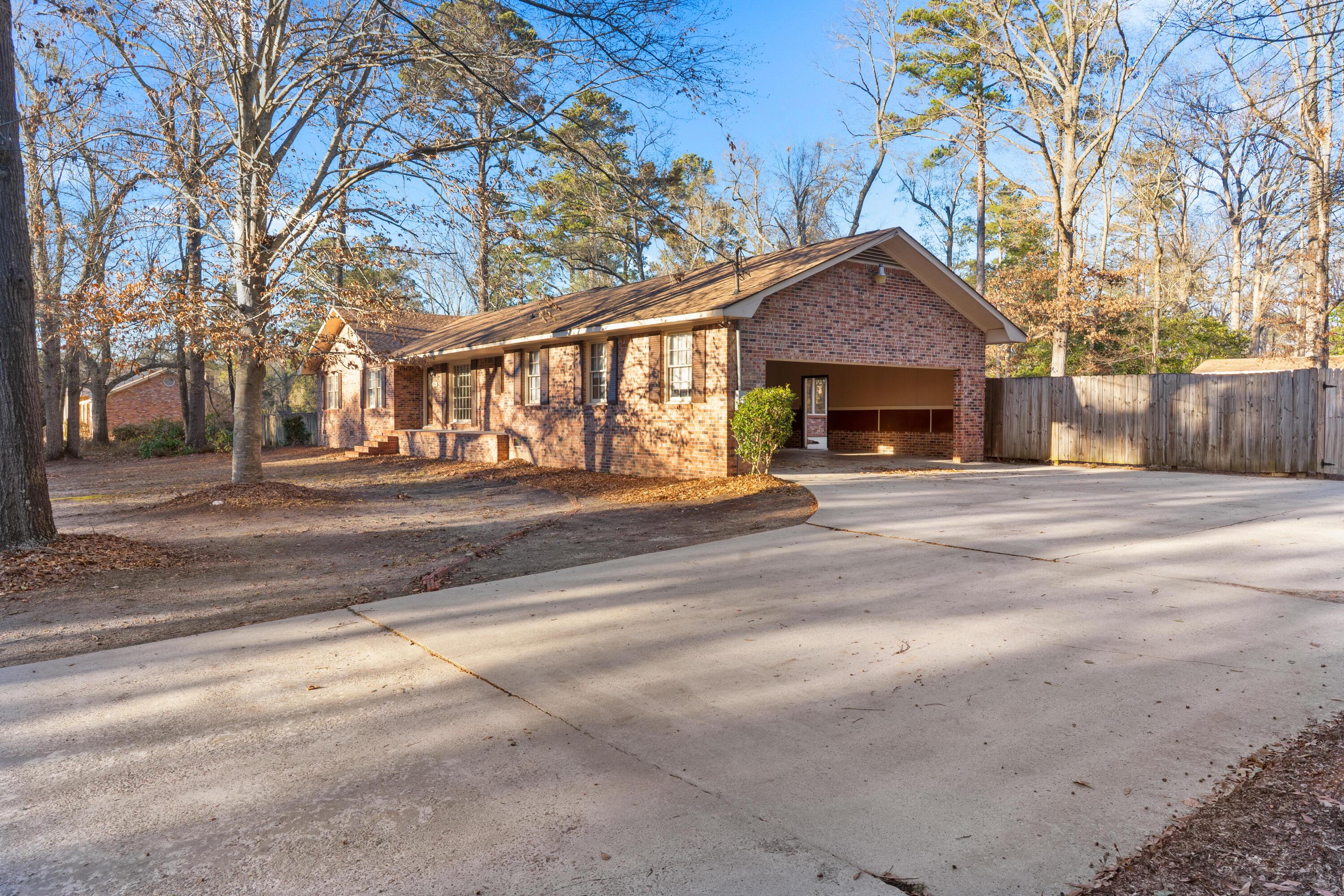2060 Longwood Drive