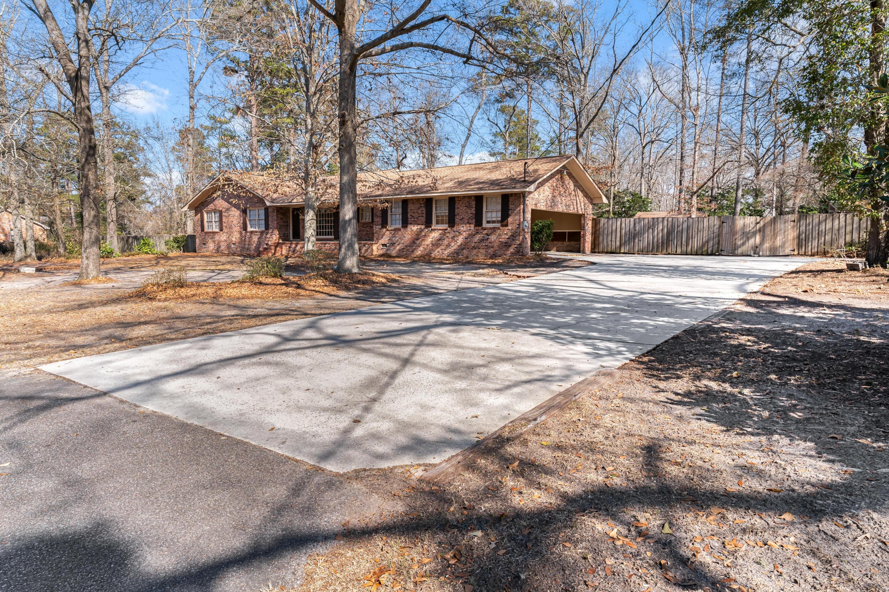 2060 Longwood Drive