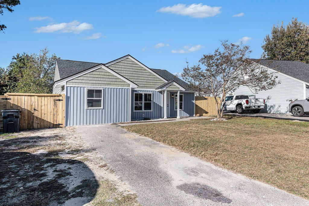 Photo of 107 Tabby Creek Circle, Summerville, SC 29486 (MLS # 26001394)