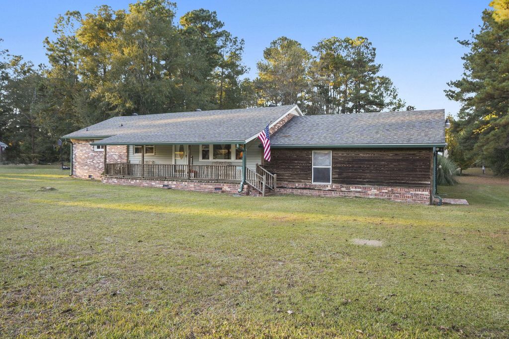 Photo of 2466 Norway Road, Orangeburg, SC 29115 (MLS # 26006767)