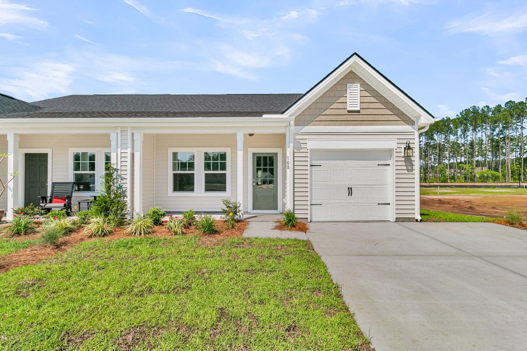 Photo of 1045 Dusk Drive, Summerville, SC 29486 (MLS # 26025702)