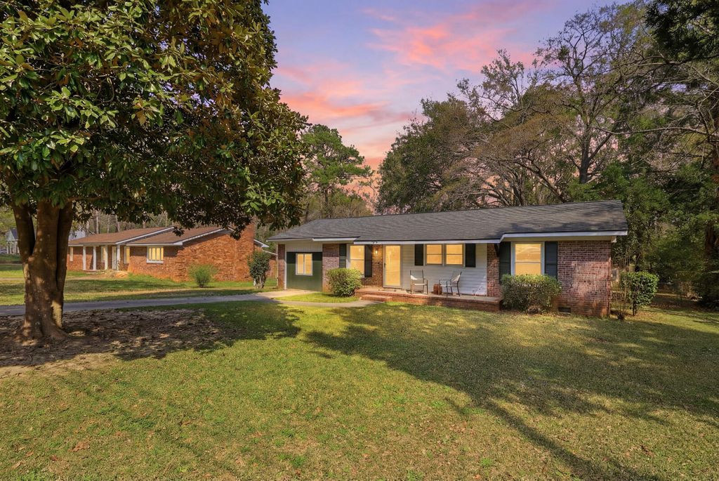 Photo of 203 Forest Circle, Summerville, SC 29483 (MLS # 26007062)