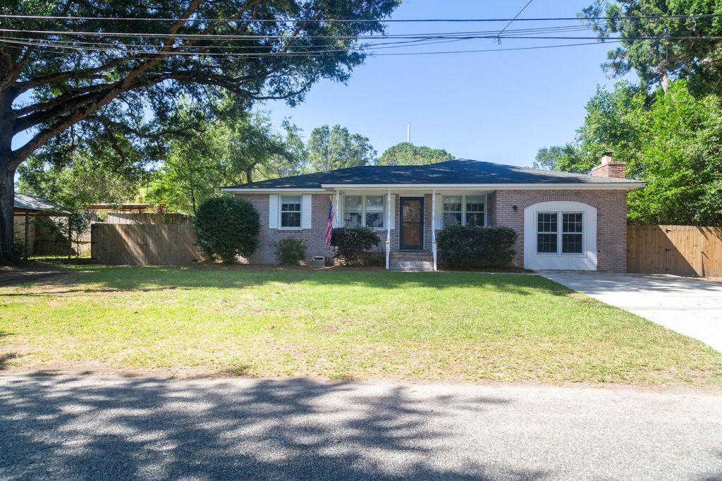 Photo of 1261 Hampshire Road, Charleston, SC 29412 (MLS # 25029171)