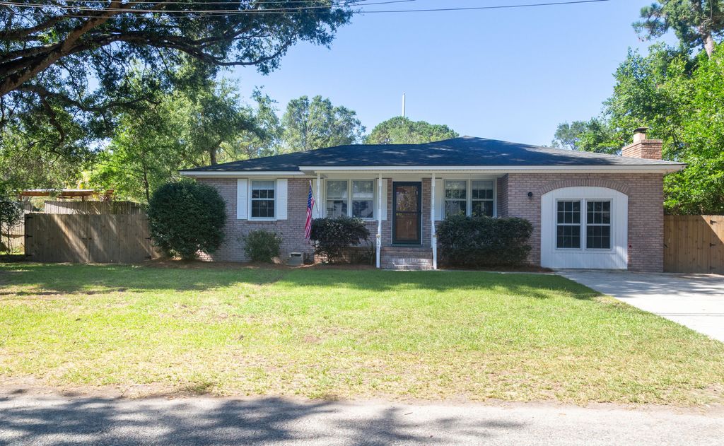 Photo of 1261 Hampshire Road, Charleston, SC 29412 (MLS # 25029171)