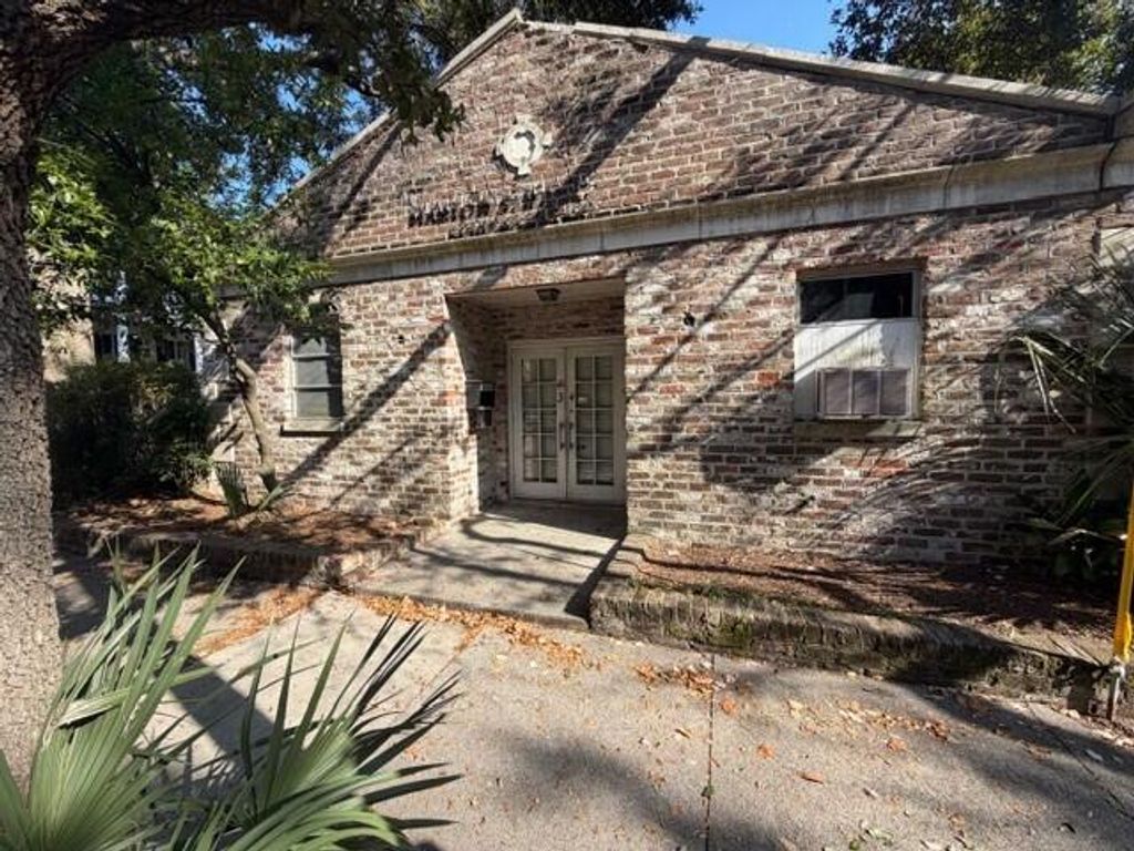 Photo of 34 Pitt Street, Charleston, SC 29401 (MLS # 26000365)