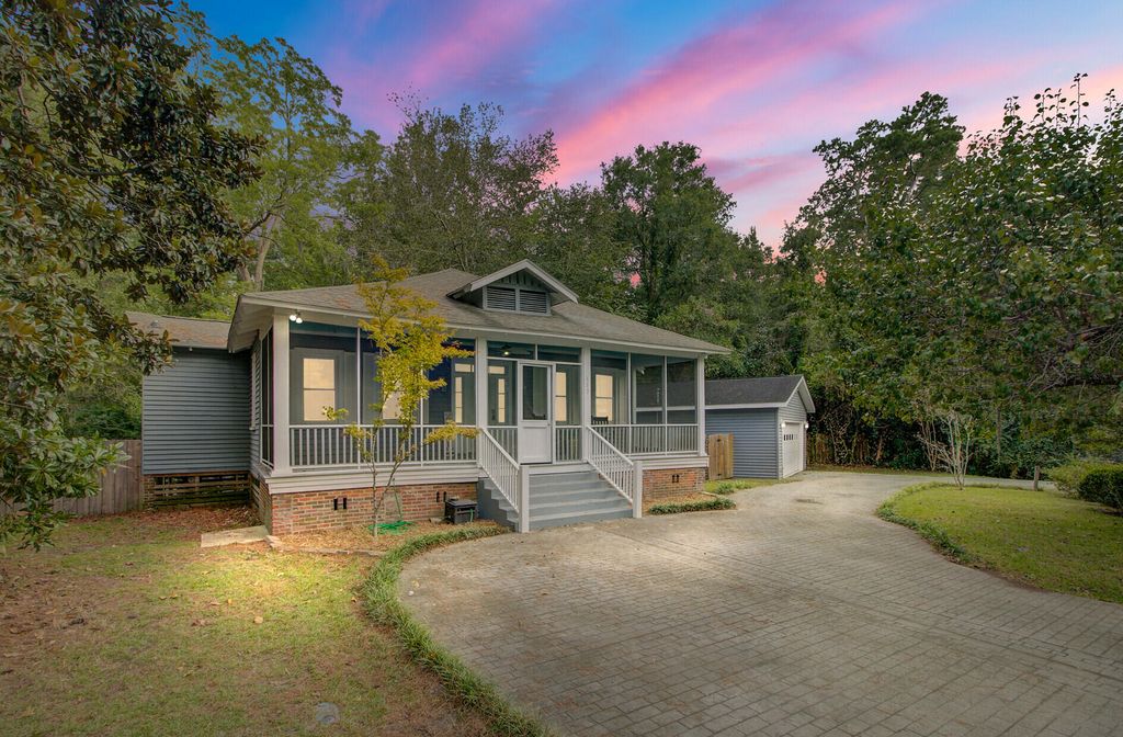 Photo of 113 Cypress Street, Summerville, SC 29483 (MLS # 25027040)