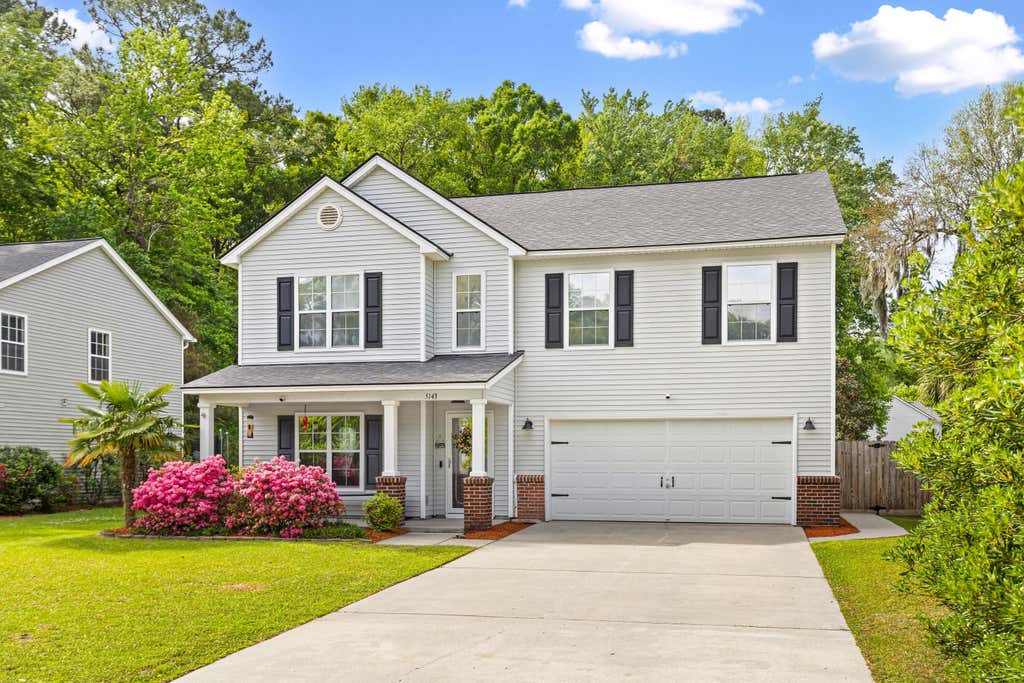 Photo of 5143 Ballantine Drive, Summerville, SC 29485 (MLS # 26018136)