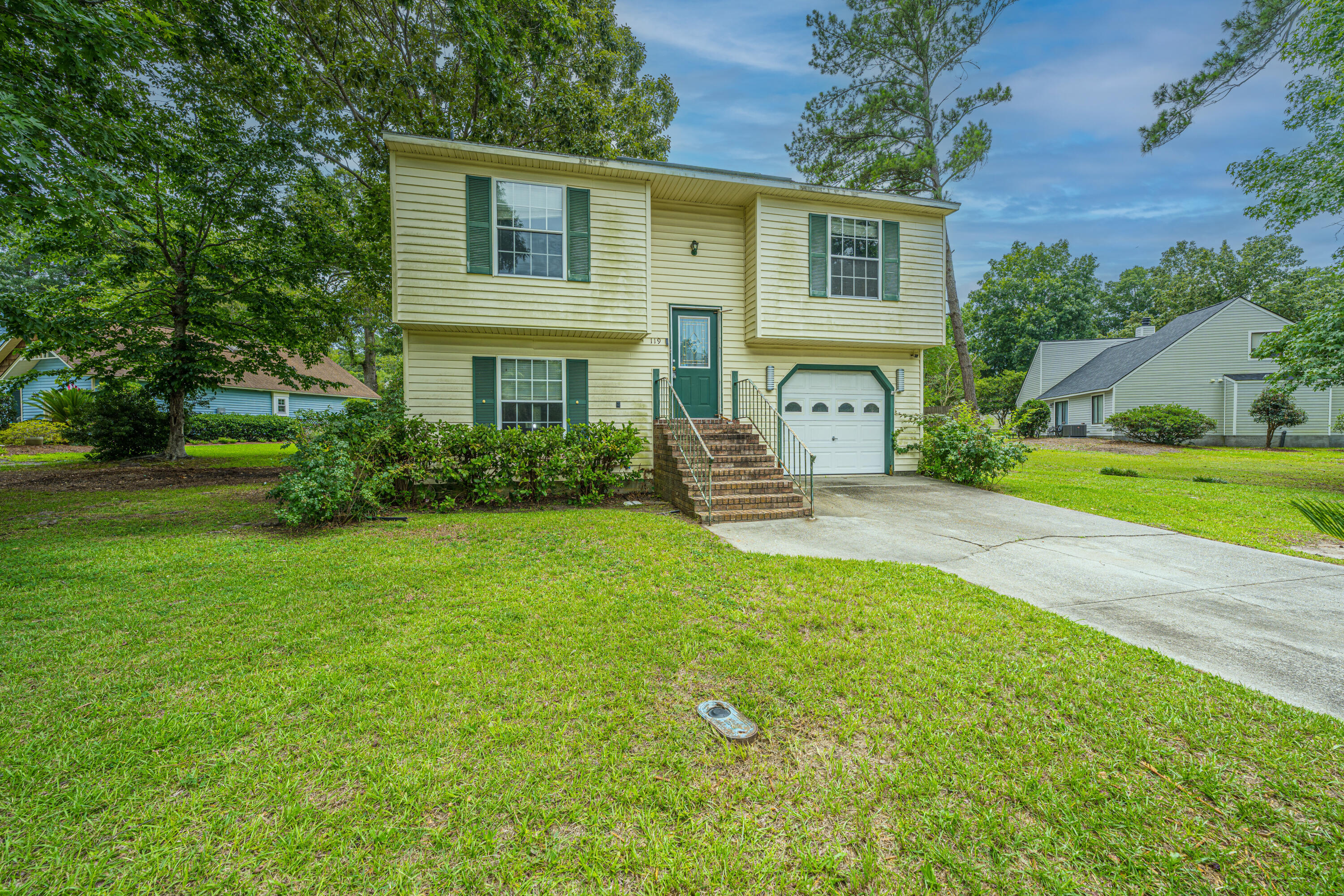 119 Hummingbird Avenue