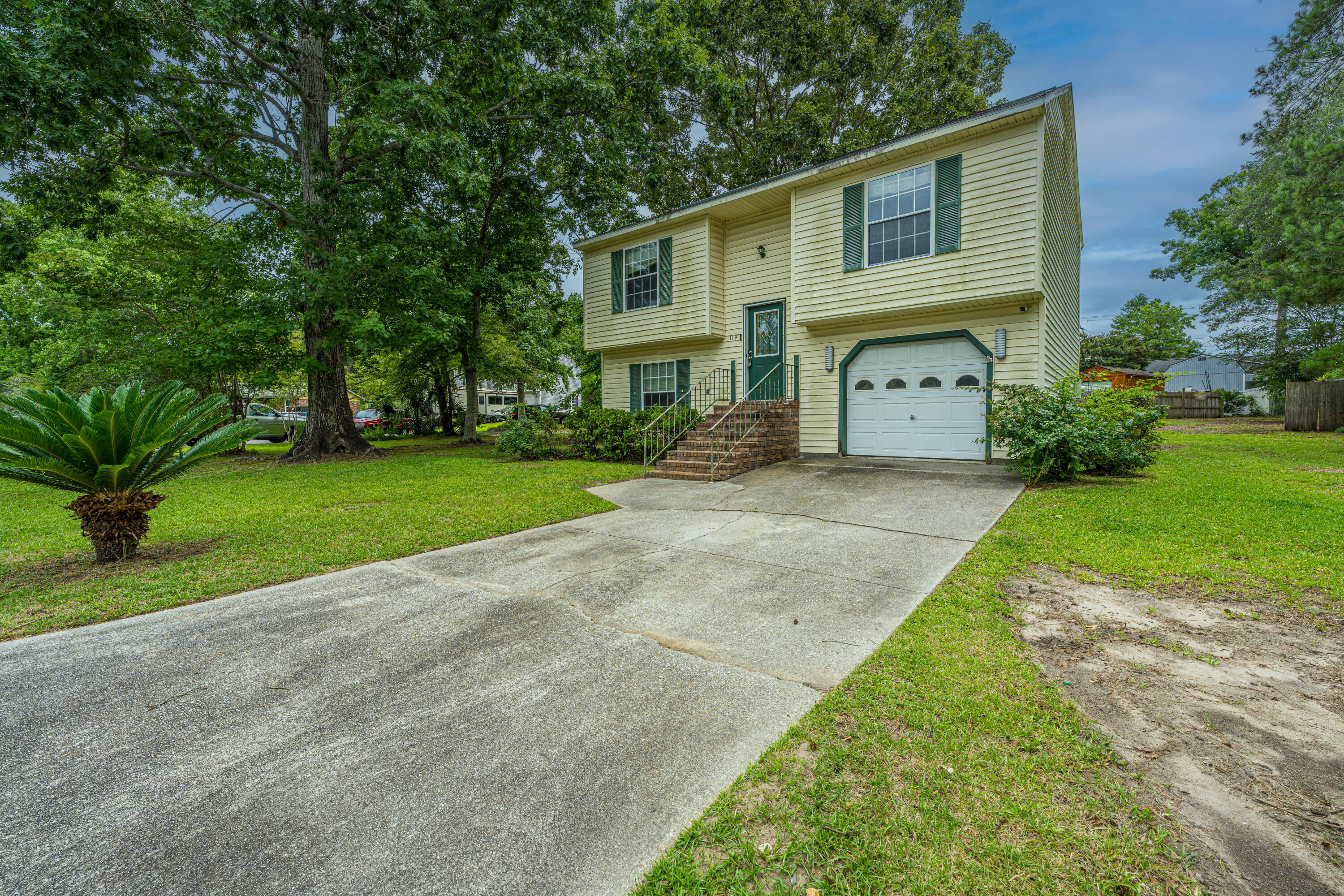 119 Hummingbird Avenue