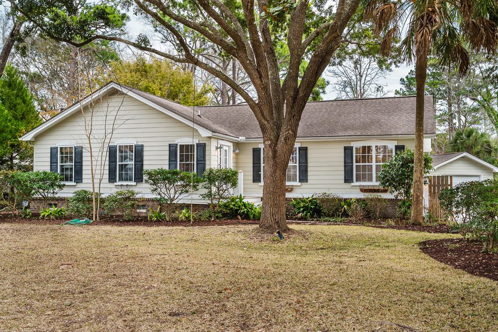 Photo of 1160 Parkway Drive, Mount Pleasant, SC 29464 (MLS # 26006793)