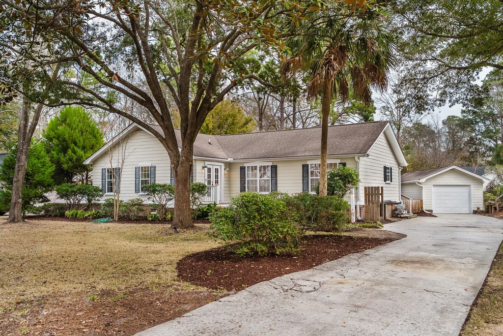 Photo of 1160 Parkway Drive, Mount Pleasant, SC 29464 (MLS # 26006793)