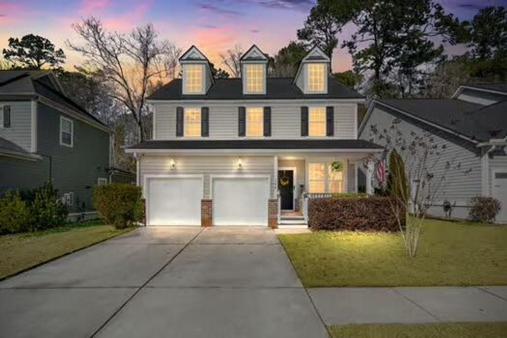 Photo of 164 Ashley Bluffs Road, Summerville, SC 29485 (MLS # 26010817)